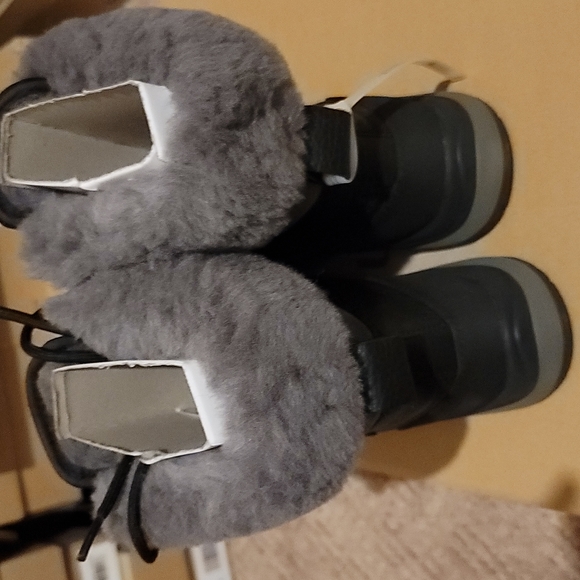 🎁New UGG Adirondack Boot III - Picture 2 of 6